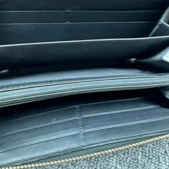 100% Authentic Gucci Leather Wallet - Picture 9 of 11